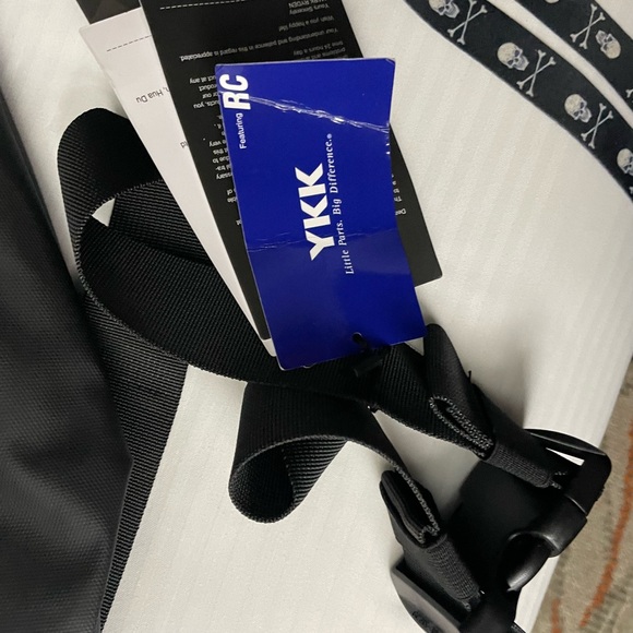 Mark Ryden across body/waist bag - Picture 8 of 8